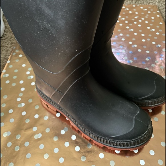 Youth Sz 3 rain boots - Picture 1 of 3